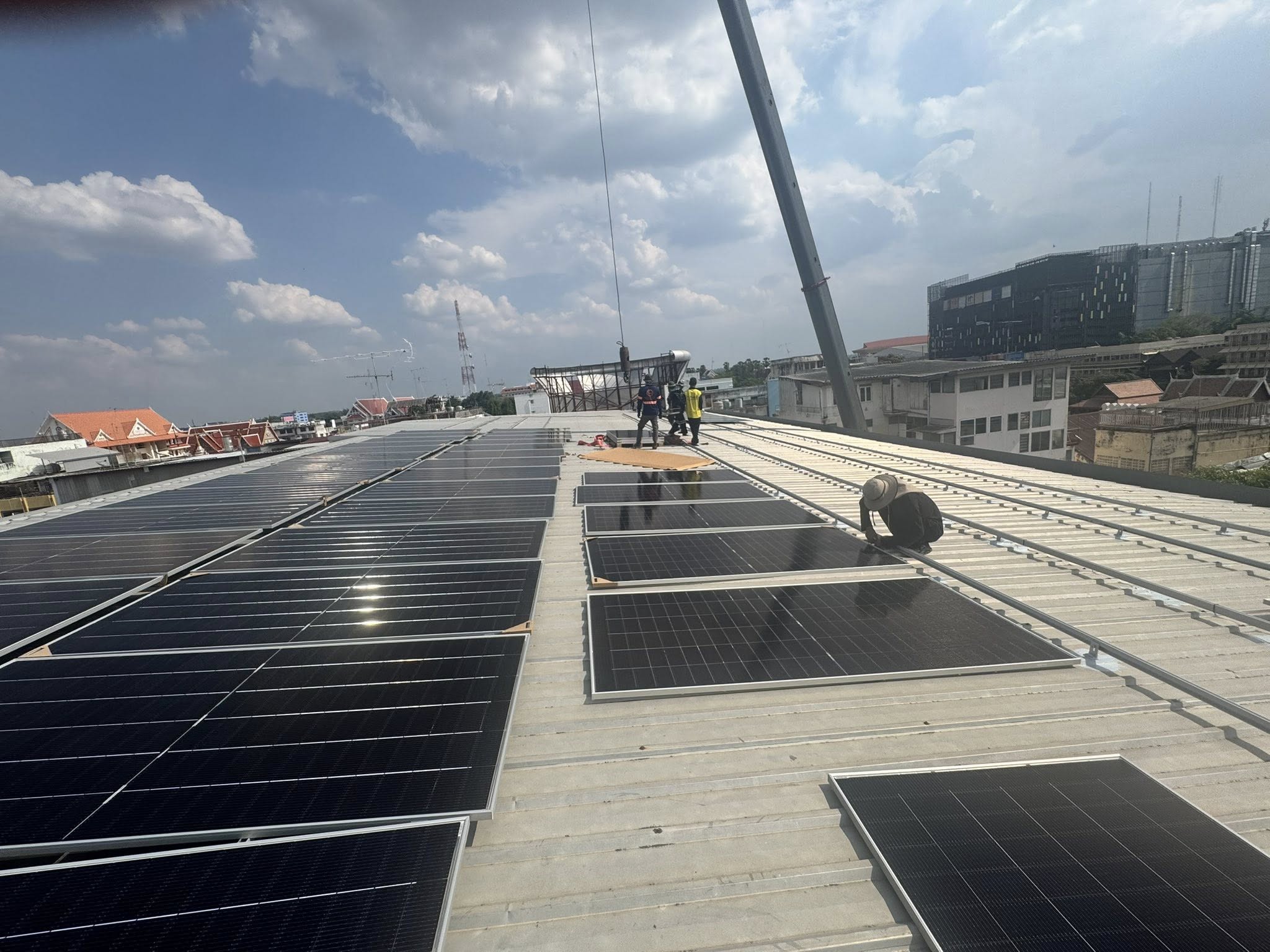 ติดตั้งโซล่าเซลล์ Huawei 50Kw jinko 630W.  90แผง